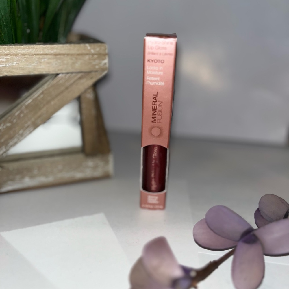 Mineral Fusion Lip Gloss in Kyoto - Rich Red/Burgundy